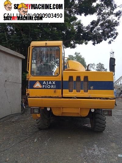 SELF LOADING CONCRETE MIXER